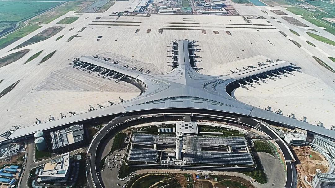 匠造一流东北亚国际枢纽机场！新利(中国)“筑”力青岛胶东国际机场成功试飞