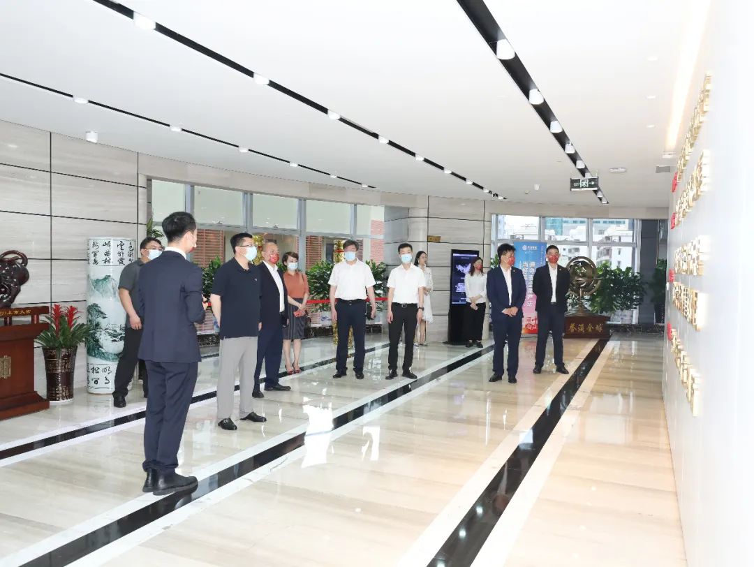 青岛市政协副主席、崂山区委书记张元升一行莅临新利(中国)调研考察